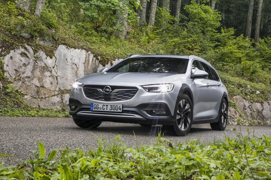  Opel Insignia Country Tourer Turbo 4x4 2017 года  (фото 1 из 44)